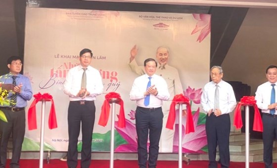 Exhibition marks 133th birthday anniversary of President Ho Chi Minh