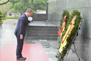Luxembourg leader commemorates President Ho Chi Minh