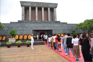 Nearly 33,000 people visit Ho Chi Minh Mausoleum on National Day