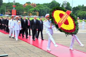 Singaporean Prime Minister pays tribute to President Ho Chi Minh