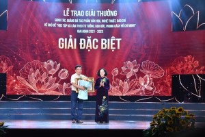 Winners of literary, art and press contest on studying President Ho Chi Minh honoured