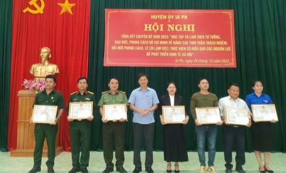 Gia Lai's district honors typical followers of Uncle Ho