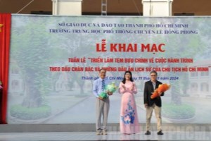 Postage stamp exhibition about Uncle Ho held at HCMC’s high school