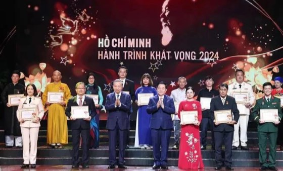 Programme honours role models in following Ho Chi Minh's thought, morality, style