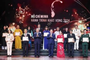 Programme honours role models in following Ho Chi Minh's thought, morality, style