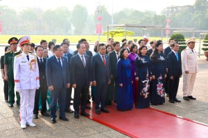 Hanoi leaders pay tribute to President Ho Chi Minh.