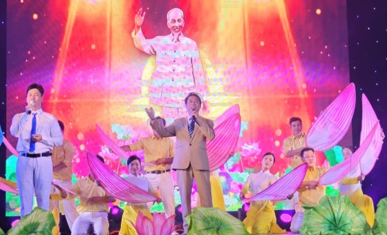 Binh Thuan province organizes art competition "Studying and following Ho Chi Minh's ideology, morality and style"