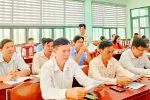 Chau Phu district promotes studying and following the example of Uncle Ho and Uncle Ton