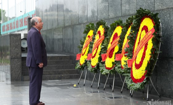 Brazilian Foreign Minister commemorates President Ho Chi Minh