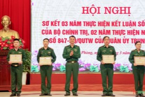 Hai Phong Border Guard honors good models in studying and following Uncle Ho