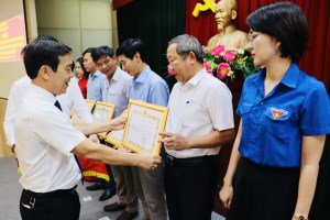 Khanh Hoa’s businesses reward typical collectives, individuals in studying and following Uncle Ho