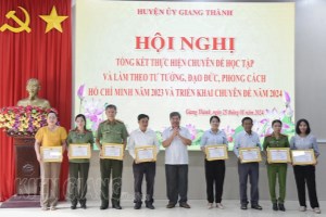 Giang Thanh honors 21 typical followers of Uncle Ho