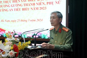 Ha Nam Public Security honors typical examples of studying Uncle Ho’s six teachings