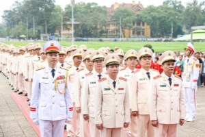 Mobile Police Force reports their achievements to President Ho Chi Minh