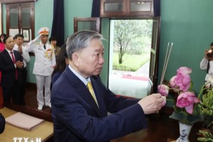 State President shows respect for Uncle Ho