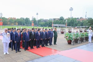 Leaders commemorate President Ho Chi Minh to mark his 134th birthday