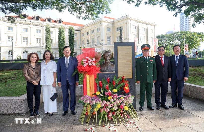 Overseas Vietnamese in Singapore celebrate President Ho Chi Minh’s 134th birthday