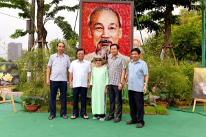 Portrait of President Ho Chi Minh presented to memorial site