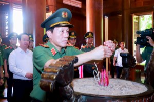 Minister of Public Security commemorates President Ho Chi Minh