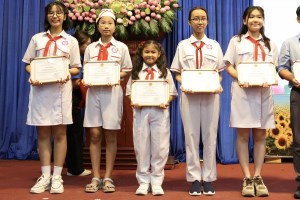 Go Vap District honors typical followers of Uncle Ho