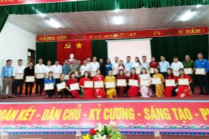 Pac Nam praises outstanding examples of studying and following Uncle Ho