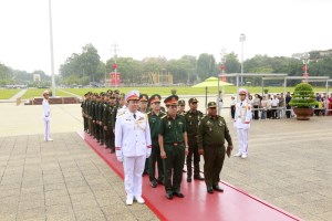 Delegation of Royal Cambodian Armed Forces visits President Ho Chi Minh Mausoleum