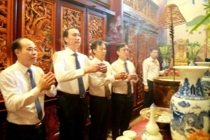 ​Incense offered to commemorate anniversary of Uncle Ho’s visit to Hung Kings Temple