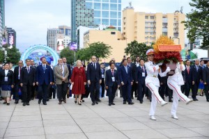 HCM City’s leaders pay tribute to President Ho Chi Minh