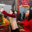 Ha Nam provincial leaders offer incense in tribute to President Ho Chi Minh and fallen heroes