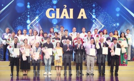 HCM City launches award composing works on studying and following Uncle Ho