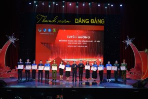 Quang Ninh honors 32 typical followers of Uncle Ho in 2023-2025